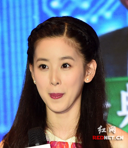 奶茶妹妹抿嘴 图片来源CFP