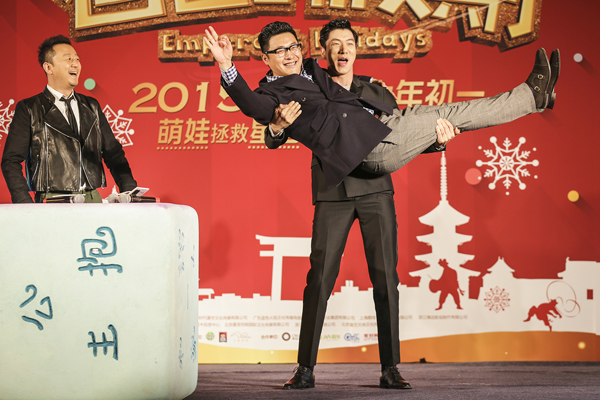 “公主抱”环节，张亮神力抱起导演王岳伦