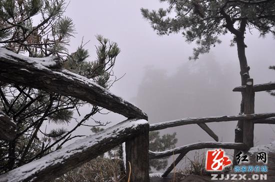 张家界武陵源景区迎来首场冬雪 旅游接待正常有序