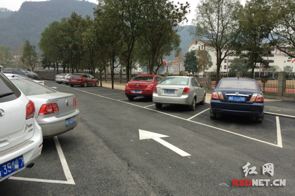 武陵源区国税局为纳税人设置的专用停车位。