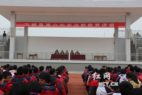 12月10日，湖南省汝城县检察院在汝城第六中学举行了以“弘扬宪法精神，建设法治学校”为主题的法律知识讲座。