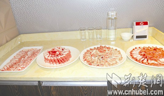 图为：从左到右依次为34元、21元、23元和8元的羊肉片