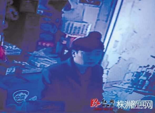 如果您发现该男子的踪迹，可以拨打110（烟酒店监控截图）