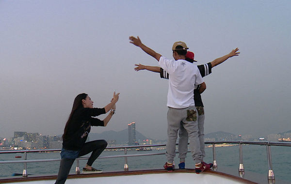 《明星到我家》张柏芝带公婆坐豪艇游维港(图