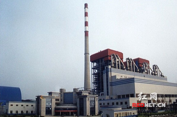 12月12日下午，长安益阳发电有限公司。电厂大烟囱下，空气依旧清新。