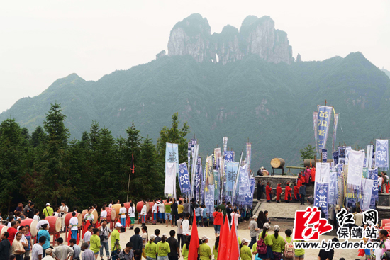 保靖:“神秘湘西·美丽家园”走进吕洞苗祖圣山