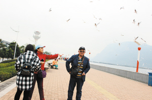 昆明一游客折断海鸥翅膀:带回去烤了吃