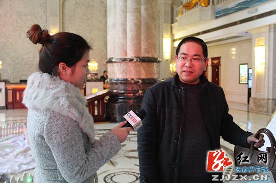 慈利县第十六届人民代表大会第三次会议 代表陆续报到