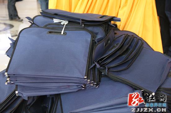 慈利县第十六届人民代表大会第三次会议 代表陆续报到