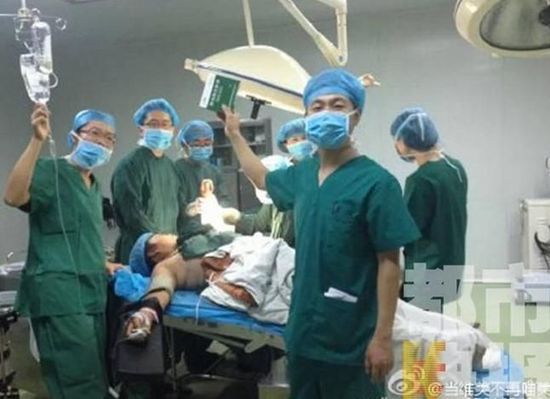 西安一医院被曝医生手术台上玩自拍