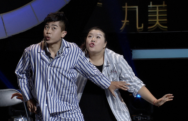 薄冰导演组现场表演