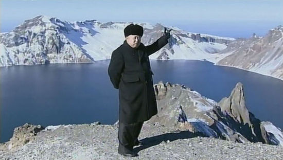 朝鲜播出金正恩登顶白头山画面 韩媒称预示金正恩时代开启(图)