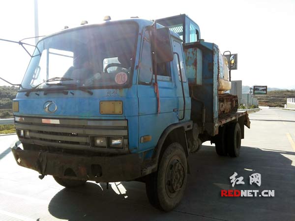 无牌报废车被民警查获