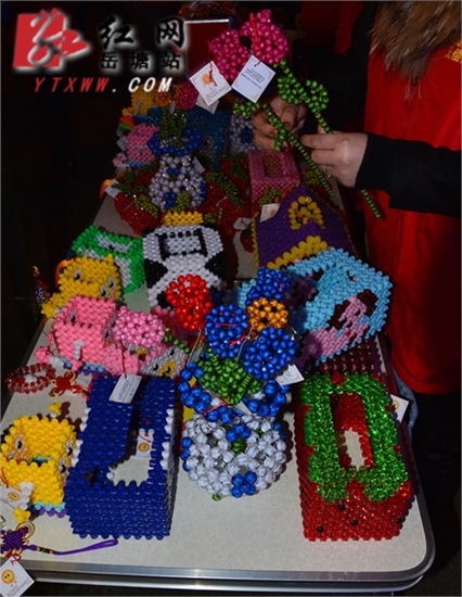 温暖平安夜 莲城志愿者义卖自闭症儿童手工作品