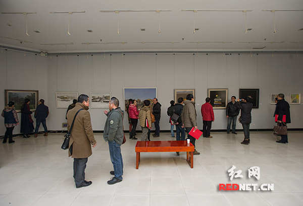 在湖南湘潭的齐白石纪念馆，“2014守土·乐道——湖南省当代油画院作品展”的展厅。