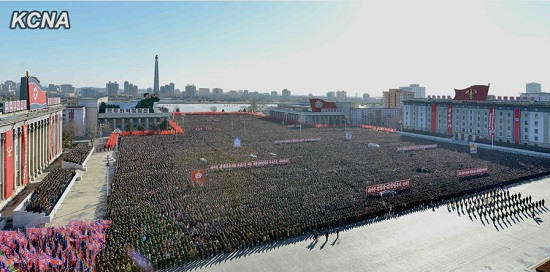 平壤举行群众大会民众誓言响应金正恩所提口号