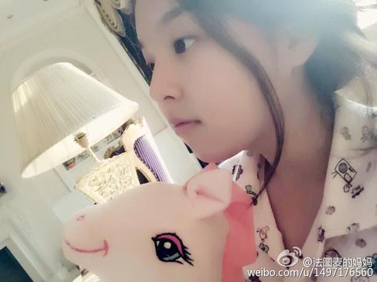 哈文女儿法图麦侧脸可爱