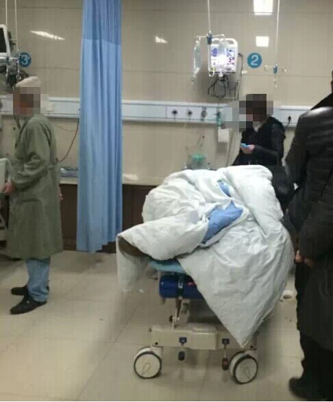 病床上的小杰