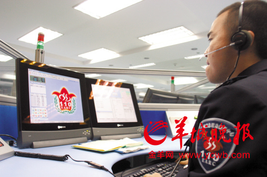 　　市民发现财物被盗，不要慌乱，及时拨打110报警电话（配图）