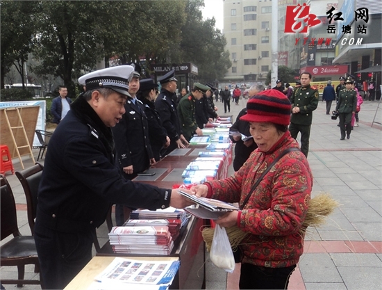 “五大重点”促平安春运 岳塘交警提前备战
