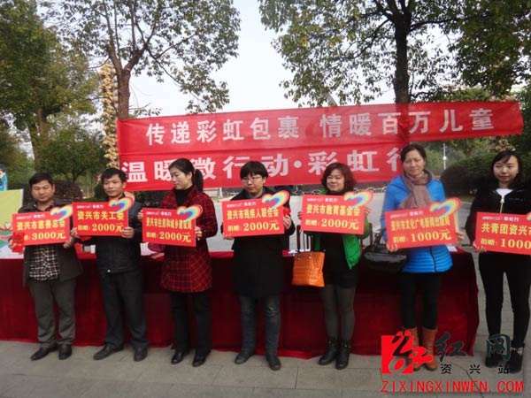 7家爱心单位及社会各界爱心人士纷纷赶到募捐现场，共捐赠爱心款2万元。