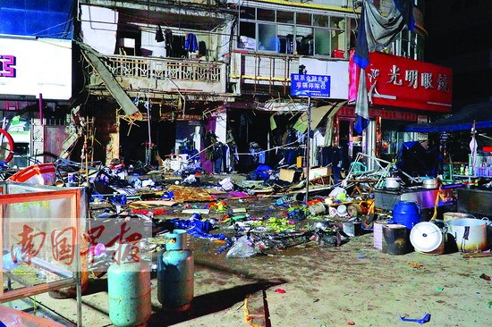 广西大排档爆炸致6死18伤:非煤气罐爆炸 警方介入
