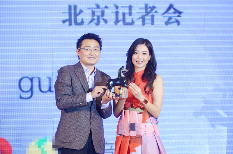 索尼音乐ceo徐毅送天生歌姬A-Lin 马踏飞燕