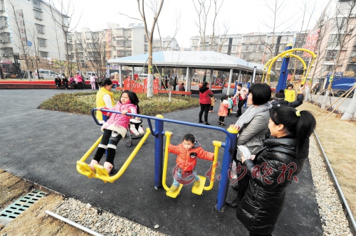 长沙市雨花区两社区公园四小游园开园纳客