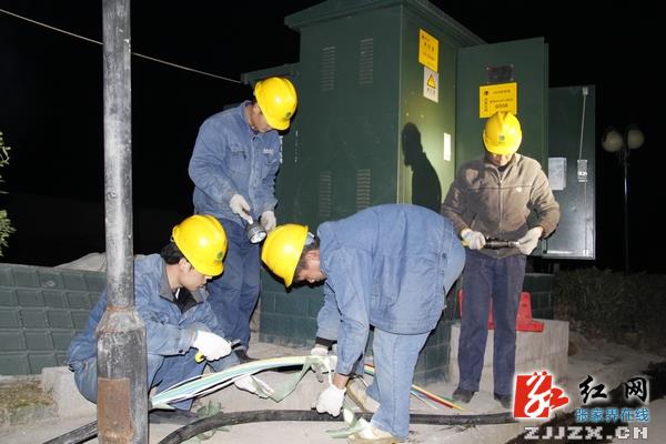 武陵源区供电公司深夜抢修保供电（图）