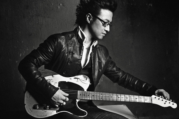 汪峰《狼图腾》中首秀英文 《沧浪之歌》英文