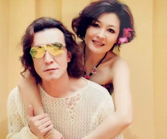 李咏万字长文赞老婆：哈文对虚荣的我何其重要