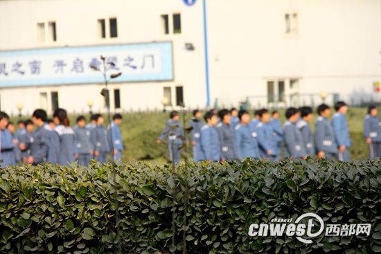 "陕西省女子监狱教育改造科负责人介绍,为帮助服刑人员教育改造,省