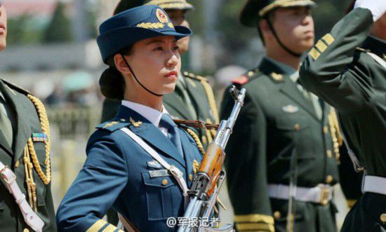 三军仪仗队女兵分队长:曾因长高1.8厘米错过阅兵