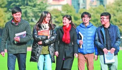 武汉一高中生获180万奖学金 学校位于阿联酋