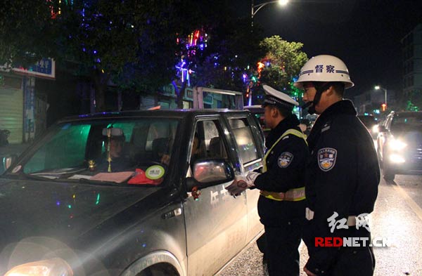 督察民警监督执法过程