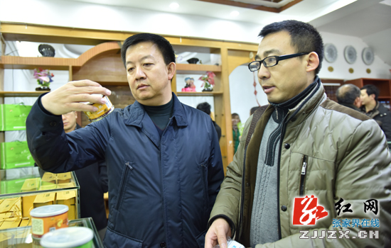 程丹峰调研张家界大鲵深加工及产品销售情况