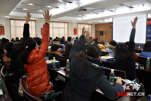 现场互动答题环节，吸引了企业财务人员的积极参与。
