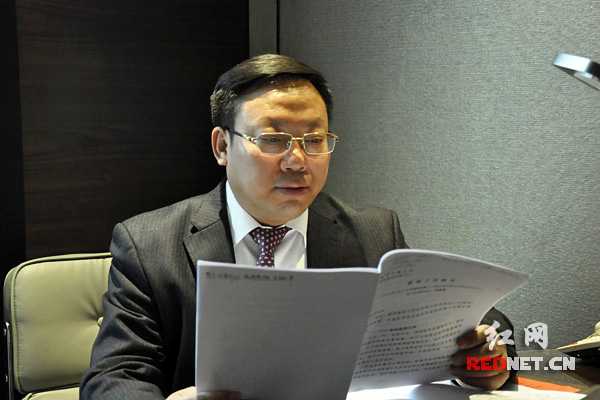 周立夫代表:市管开发区等同县区享"135"工程优惠政策