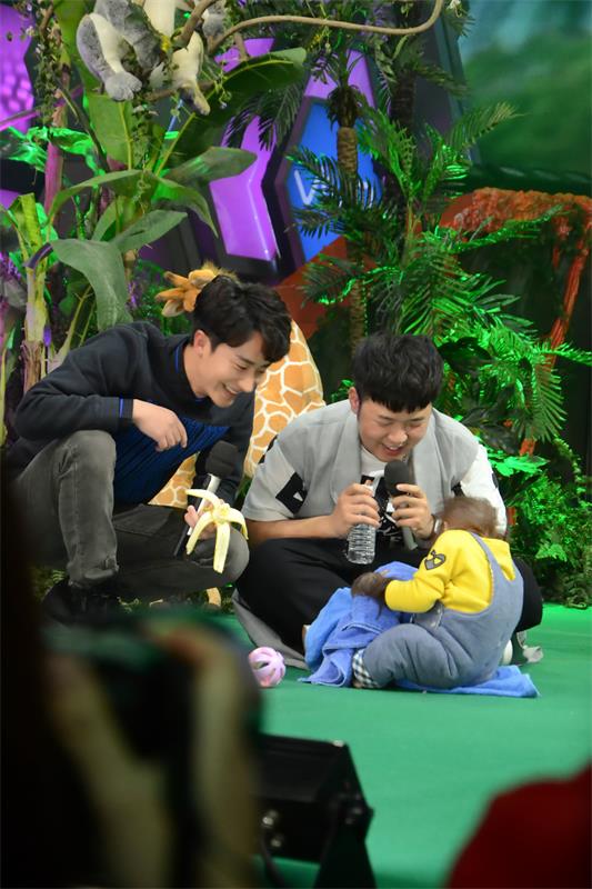 黄轩与六毛上演父子情节