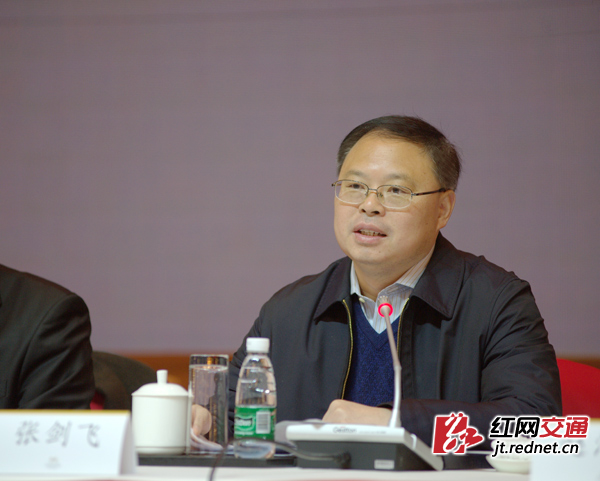 湖南省副省长张剑飞在会上指出，2015年是“十二五”的收官之年，也是编制“十三五”的规划之年，全省公路水路要保持适度的建设规模，全面完成目标任务，为稳增长、调结构、转方式做贡献。
