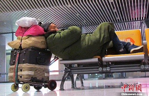 泡面板凳扑克牌春运10大神器一个都不能少(组图)(3)