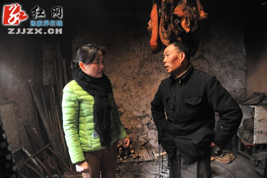 张家界市红十字会举行“博爱送万家 ”春节慰问活动