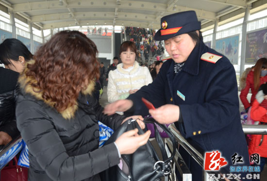 直击张家界2015春运第一线：