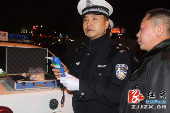 张家界市公安局交警支队直属一大队确保民众春运出行有方