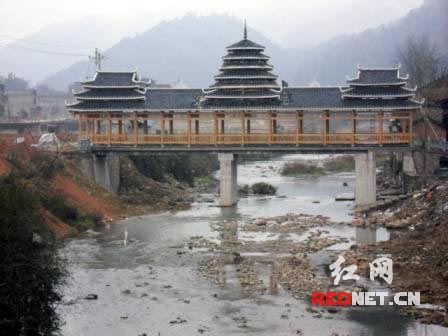 民族风雨桥五福桥主体工程竣工。