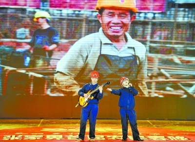 2月4日，2015年张家界首届农民春晚激情上演。邵颖 摄