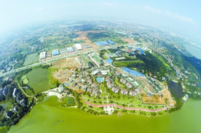 鸟瞰岳阳城陵矶临港产业新区。（资料图片）  湖南日报记者 徐典波 摄