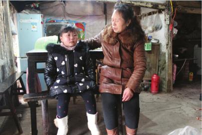 曾玉珊和她舅婆在一起