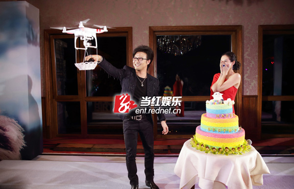 汪峰求婚空降9克拉钻戒 章子怡落泪:我愿意- M