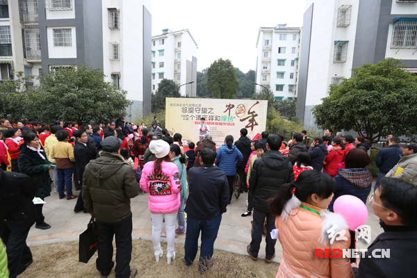 (2月7日上午，长沙市桂花坪街道九峰苑社区开展邻里守望之“过个清正祥和绿色中国年”联欢会。)